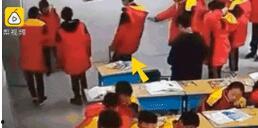 姐弟打架父母吃瓜群众