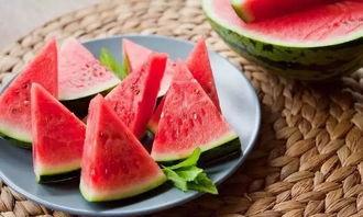 海盐吃瓜事件,揭秘网络舆论的狂欢与反思  第1张