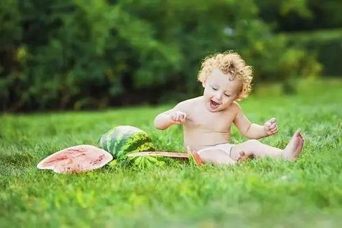 梦见给孩子吃瓜,揭秘梦中给孩子吃瓜的温馨寓意