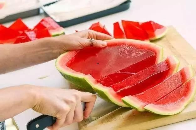 瓜冻起来怎么吃,瓜冻的创意食用方法揭秘